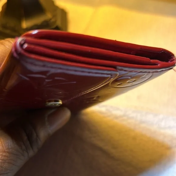 Louis Vuitton
Louis Vuitton Red Monogram Vernis Ludlow Wallet - Picture 3 of 10